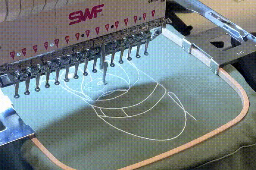 Animation GIF de broderie personnalisée de hoodie sur machine à broder SWF